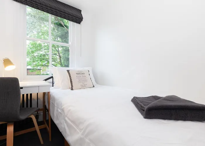 Trendy Terraced House In Central Oxford