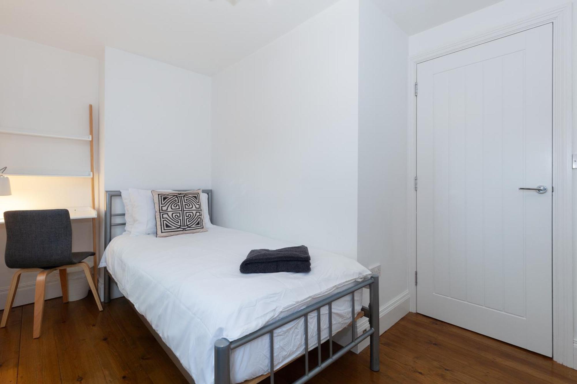Trendy Terraced House In Holiday home